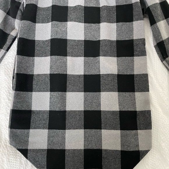 Long plaid shacket in black and gray - Picture 8 of 15